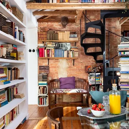Plum Guide - By The Books Apartment