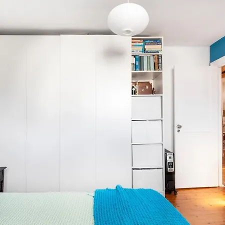 Plum Guide - By The Books Apartment