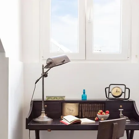 Plum Guide - By The Books شقة Lisboa